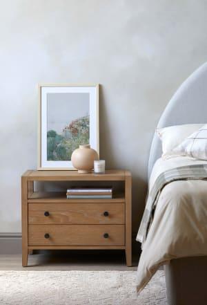 Find the right pedestal for your bedroom